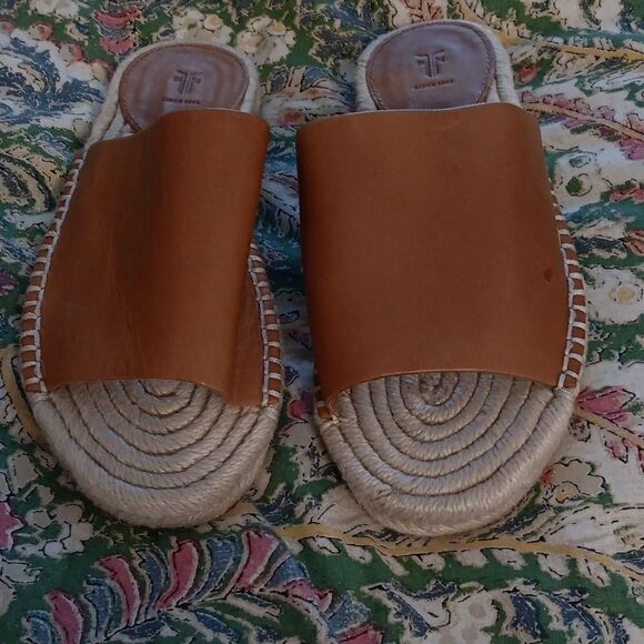 Frye   - Picture 5 of 6